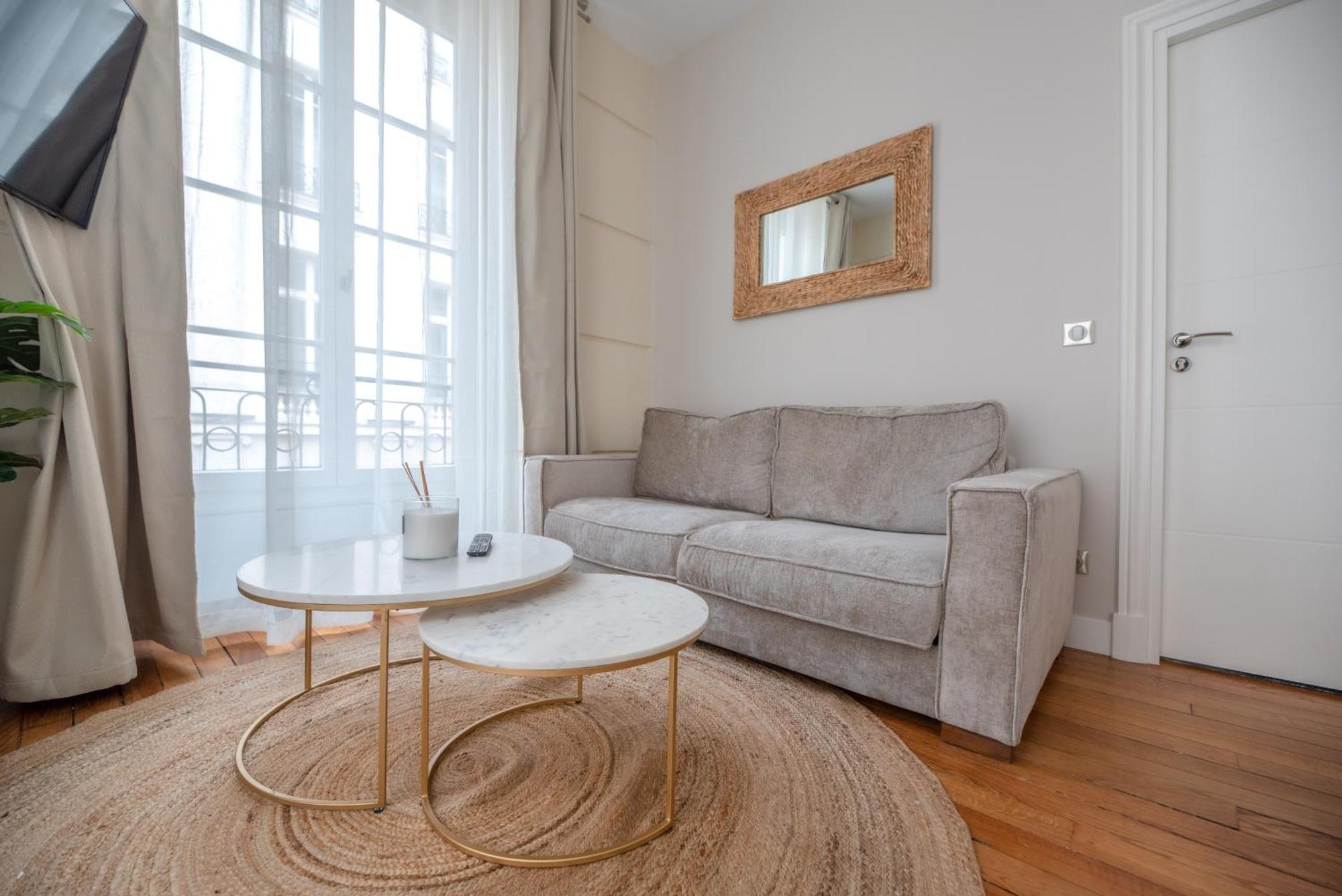 Cia - Louvre Museum Apartment